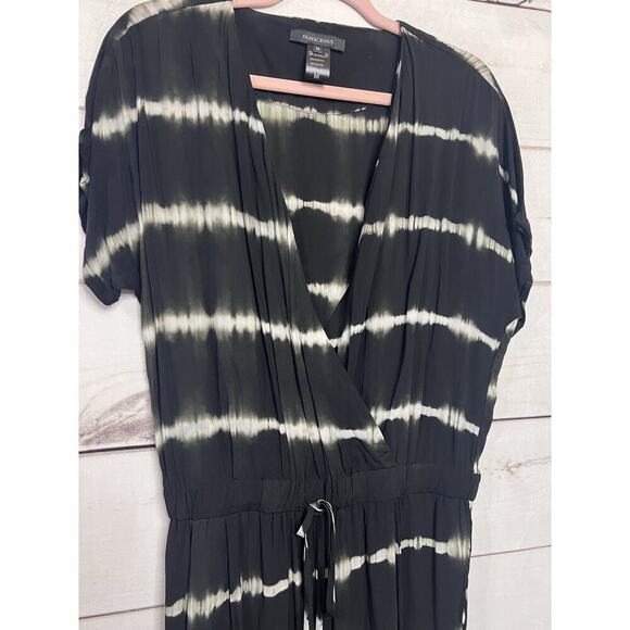 Size Medium Olivaceous Jumpsuit Black & White - Picture 2 of 5